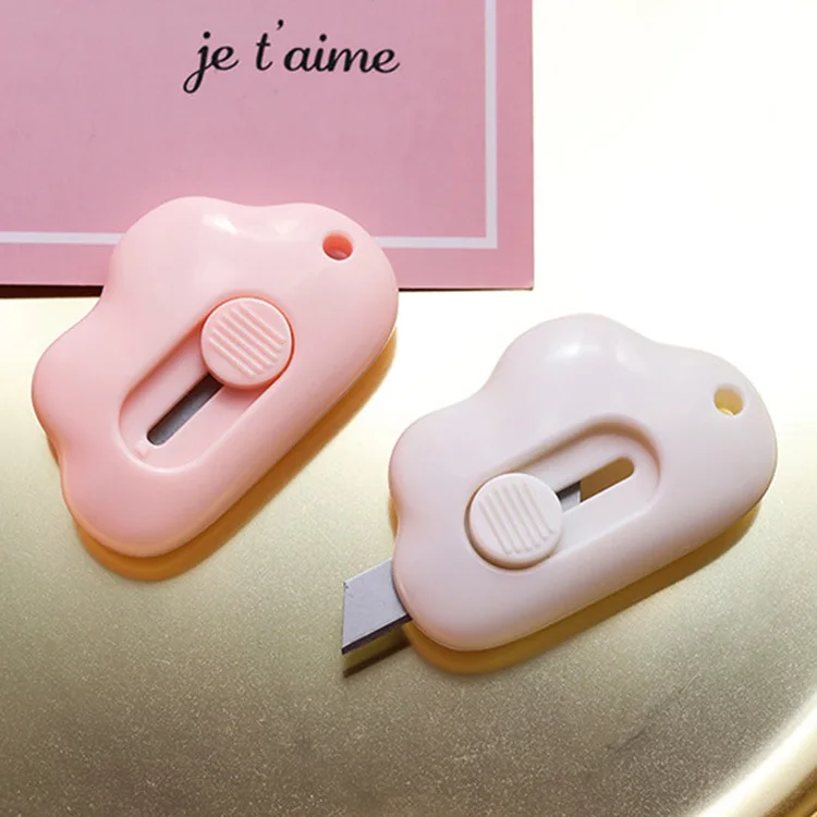 Japanese Simple Creative Cloud Utility Knife Telescopic Portable Mini Small Blade Cute Girl Heart Open Express Knife.
Japanese Simple Creative Cloud Utility Knife Telescopic Portable Mini Small Blade Cute Girl Heart Open Express Knife.