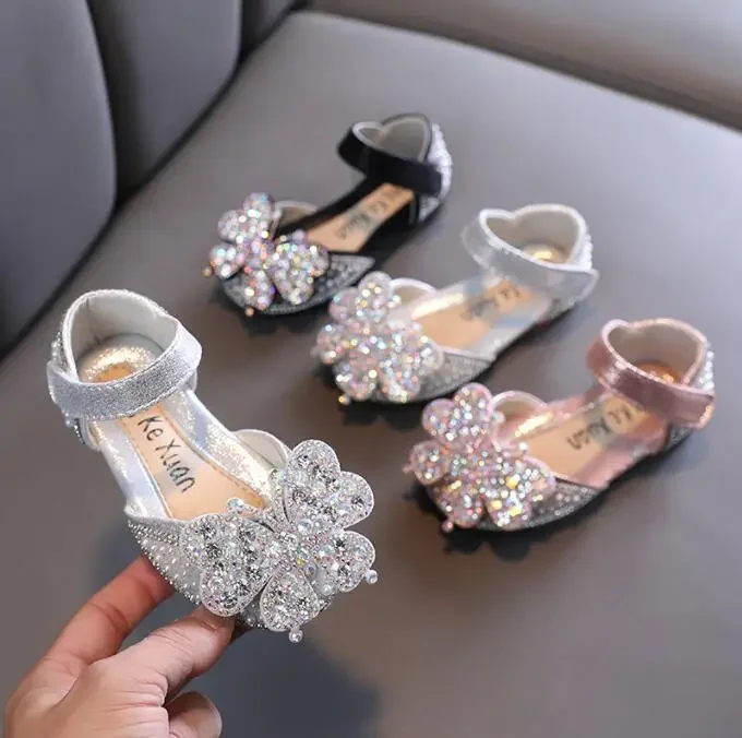Kids Sandals Children 2023 New Summer Rhinestone Bow Girls Party Dance Shoes Soft Bottom Non-Slip Baby Shiny Princess Shoes
Kids Sandals Children 2023 New Summer Rhinestone Bow Girls Party Dance Shoes Soft Bottom Non-Slip Baby Shiny Princess Shoes