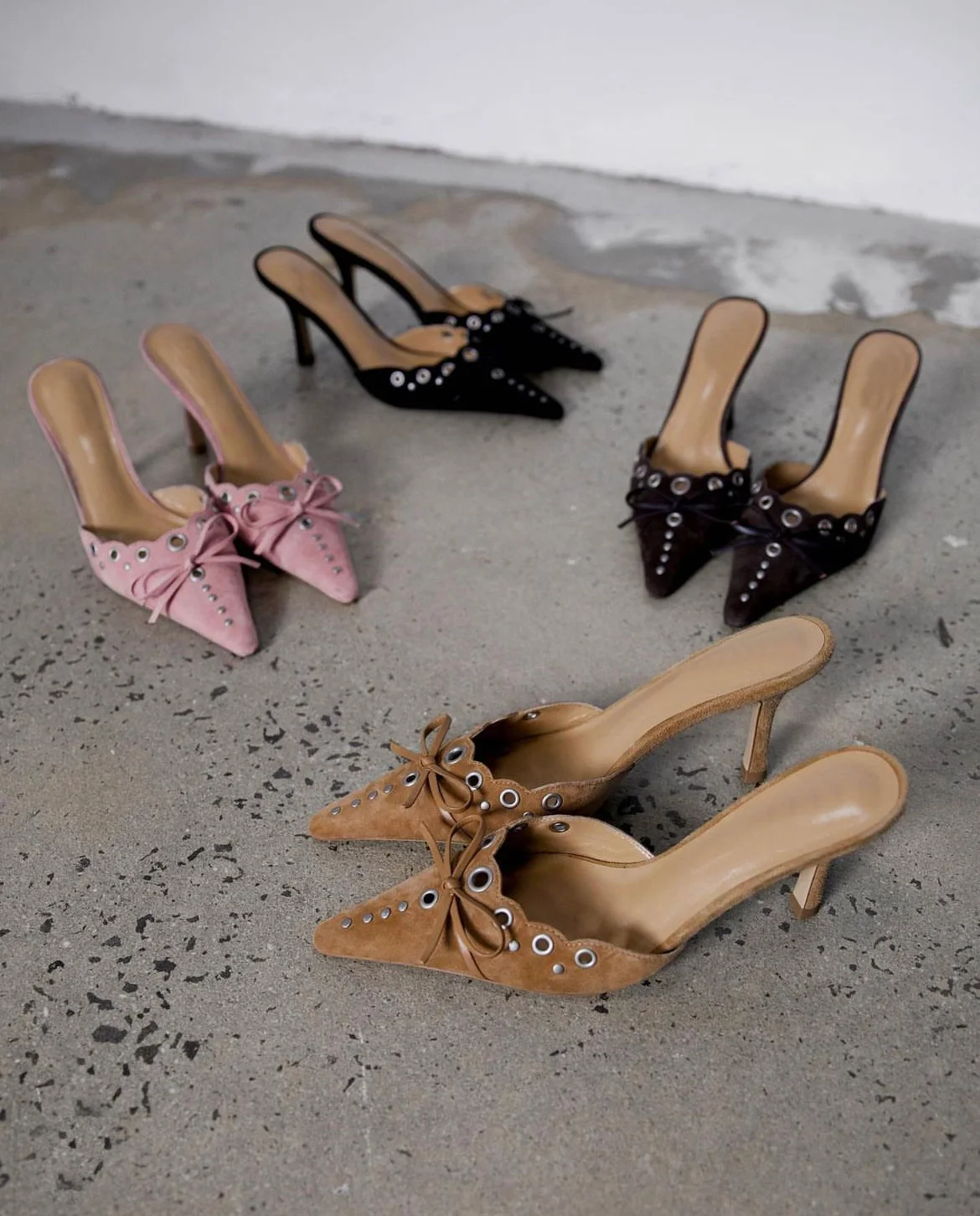 

2023 summer new suede bow hollowed-out pointed high heel sandals female style Bao head half drag Mueller shoes