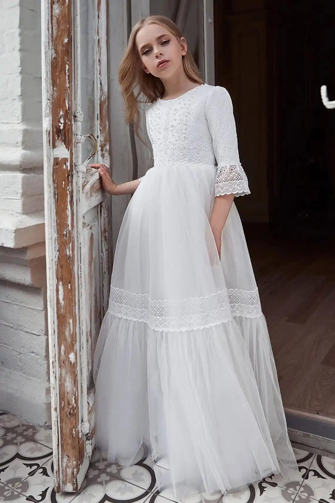 

Gorgeous Ivory Long Lace Flower Girl Dresses Pearls Half Sleeves Princess Holy First Communion Dress Tulle Wedding Party Dress