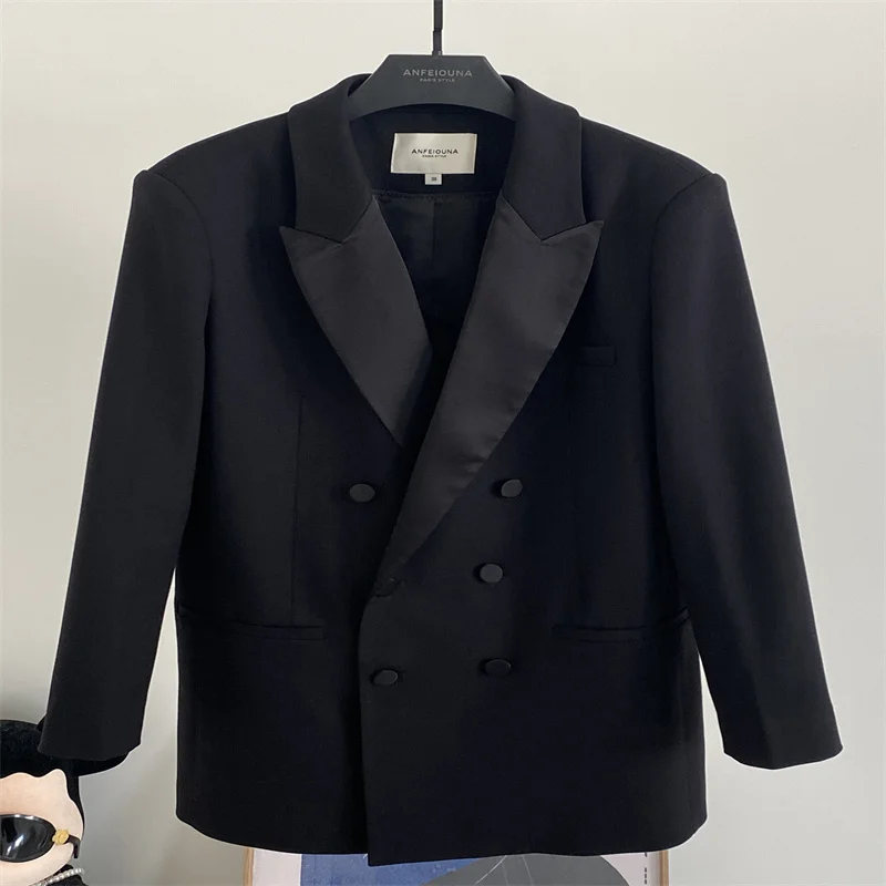 2024 new black elastic essence woven satin lapel double -breasted mid -length female suit
2024 new black elastic essence woven satin lapel double -breasted mid -length female suit