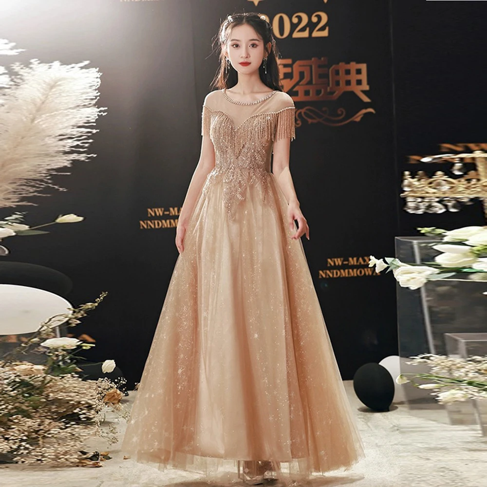 Женское вечернее платье без рукавов, с круглым вырезом
Женское вечернее платье без рукавов, с круглым вырезом