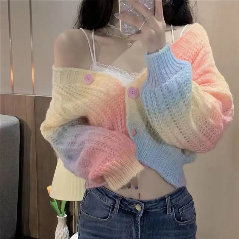 2022 Korean Version Gradient Color Rainbow Twist Sweater Cardigan Women's Spring and Autumn V-neck Short Knitted Jacket Casual
2022 Korean Version Gradient Color Rainbow Twist Sweater Cardigan Women's Spring and Autumn V-neck Short Knitted Jacket Casual