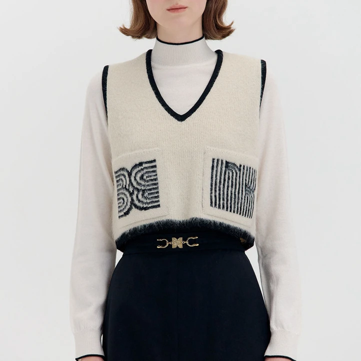 Knitted Vest for Women, Niche Designer V-neck Wool Vest, Retro Sleeveless Pullover Short Sweater, 2023 AW New Style for Women
Knitted Vest for Women, Niche Designer V-neck Wool Vest, Retro Sleeveless Pullover Short Sweater, 2023 AW New Style for Women