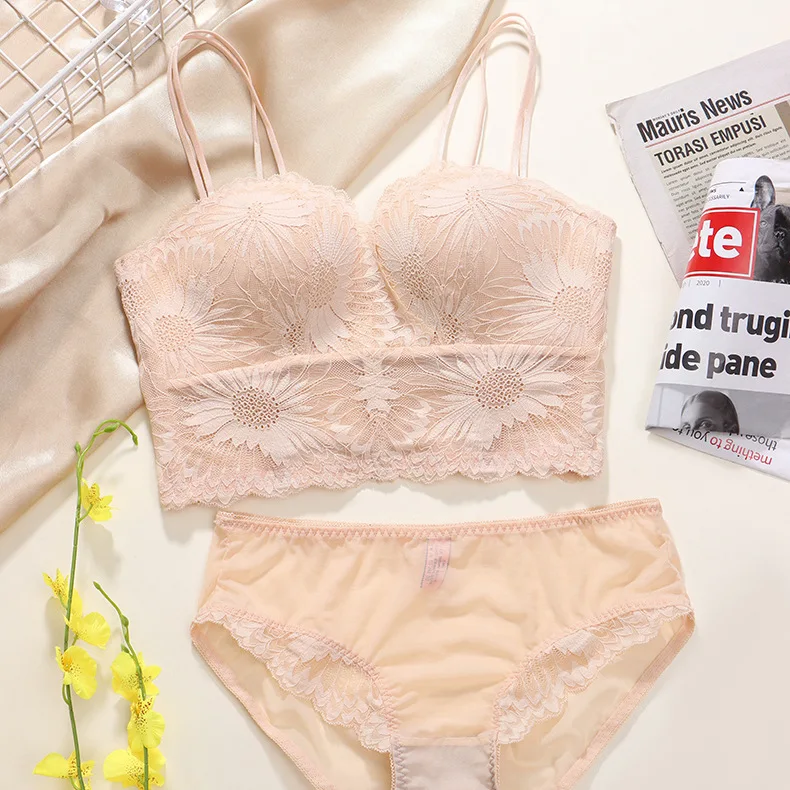 Sexy Lace Deep V Collar Breast Strapless Underwear Without Steel Rim Thickened Gathered Bra
Sexy Lace Deep V Collar Breast Strapless Underwear Without Steel Rim Thickened Gathered Bra
