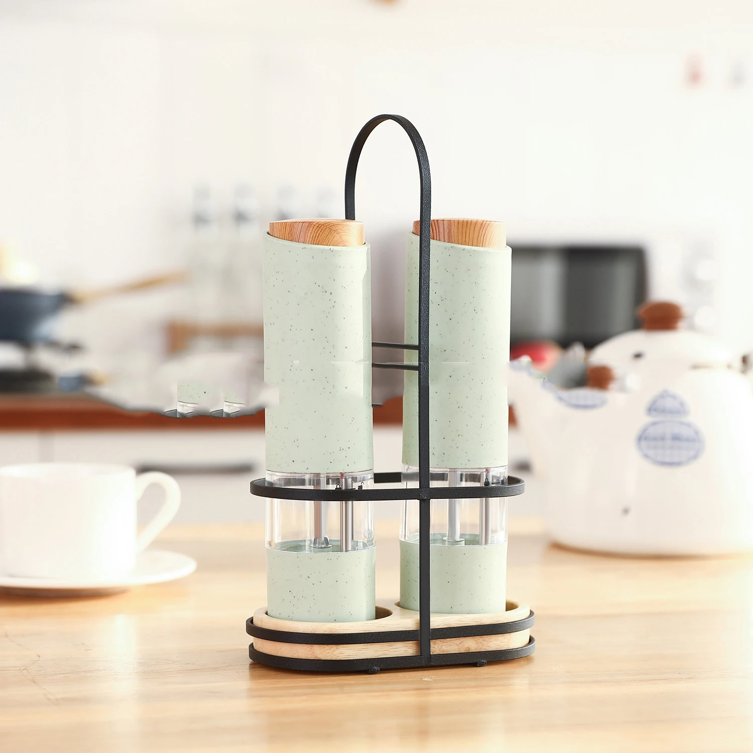 Kitchen Electric Salt and Pepper Grinder LED Light Automatic Spice Herb Grinder Adjustable Wheat Straw Mill Holder Kitchen Tools
Kitchen Electric Salt and Pepper Grinder LED Light Automatic Spice Herb Grinder Adjustable Wheat Straw Mill Holder Kitchen Tools