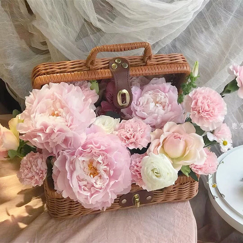New Retro Baskets Packaging Woven Snack Storage Luggage Picnic Portable Rattan Box Handle Handbag Basket With Box Bread Gift Bas
New Retro Baskets Packaging Woven Snack Storage Luggage Picnic Portable Rattan Box Handle Handbag Basket With Box Bread Gift Bas