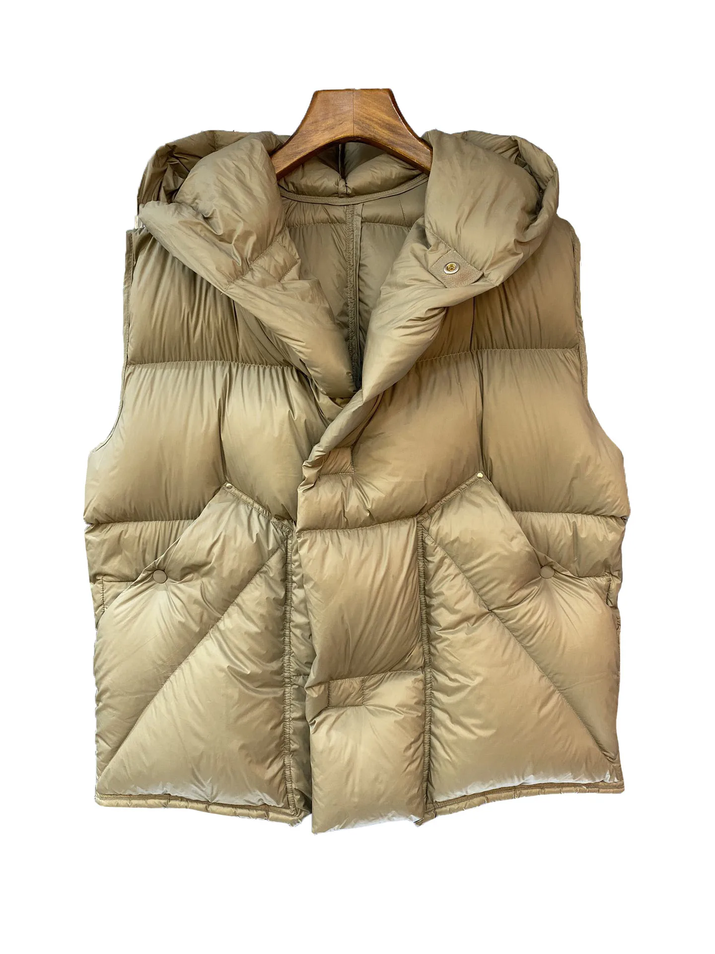 Vest jacket hooded short loose version of the single-breasted design warm and comfortable 2023 winter new 1124
Vest jacket hooded short loose version of the single-breasted design warm and comfortable 2023 winter new 1124