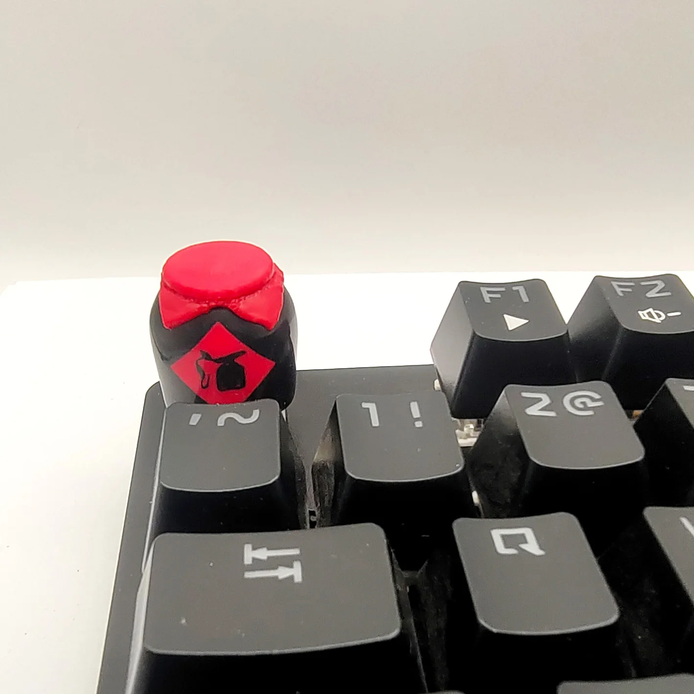 Personalized Wine Tank Keycap Cross Axis Cherry Mx Switch Decoration Gift Custom R4 ESC Mechanical Keyboard Keycap
Personalized Wine Tank Keycap Cross Axis Cherry Mx Switch Decoration Gift Custom R4 ESC Mechanical Keyboard Keycap