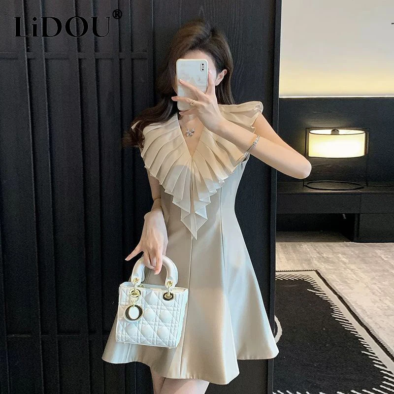 Summer Elegant Fashion V-neck Folds Waist Mini Vestido Women Sleeveless Temperament A-line Robe Female Simple Slim Tank Dress
Summer Elegant Fashion V-neck Folds Waist Mini Vestido Women Sleeveless Temperament A-line Robe Female Simple Slim Tank Dress