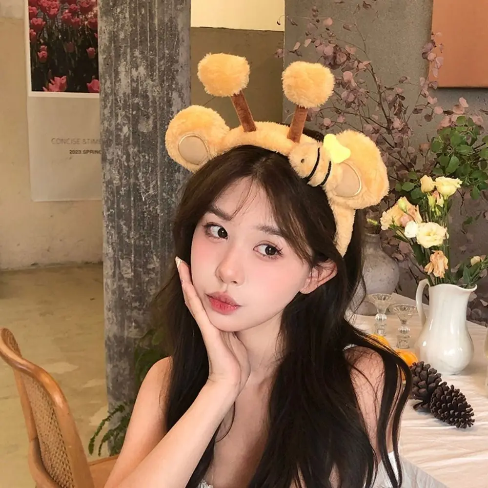 

Cute Cartoon Bee Doll Plush Headband Women Girls Face Wash Makeup Kawaii Hairband Hair Hoop Headwear Hair Accessories