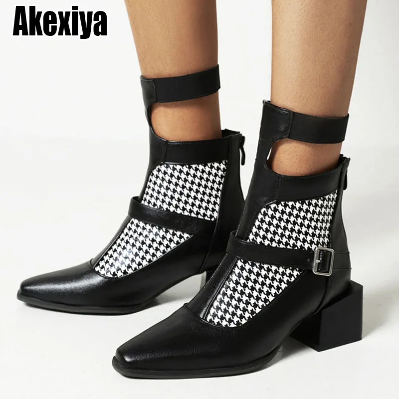 Big Size 47 Rome Style Women's Ankle Boots Autumn Winter Square Toe High Heel Back Zip Short Boots Black BC5008
Big Size 47 Rome Style Women's Ankle Boots Autumn Winter Square Toe High Heel Back Zip Short Boots Black BC5008
