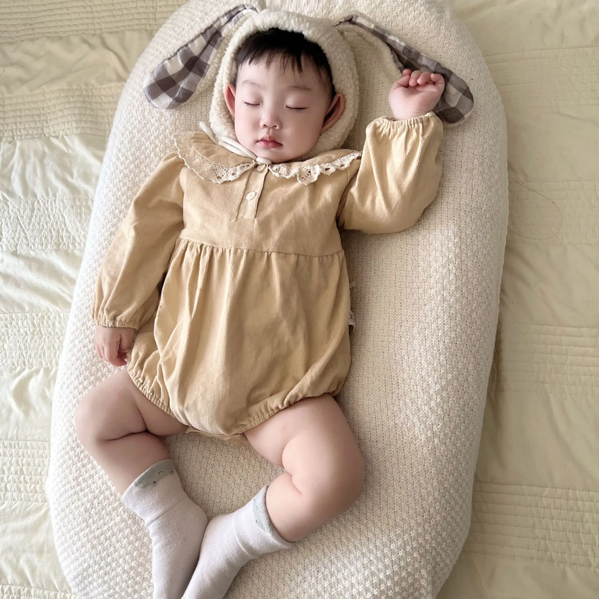 

2024 Spring New Baby Girl Cute Peter Pan Collar Bodysuit Newborn Toddler Boy Long Sleeve Corduroy Jumpsuit Infant Clothes 0-24M