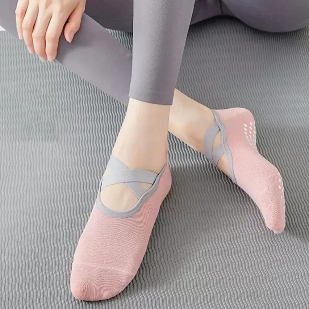 

Yoga Socks with Strap Design High Elasticity Yoga Boat Socks with Anti-skid Silicone Grip Bottom for Pilates Dance Practice