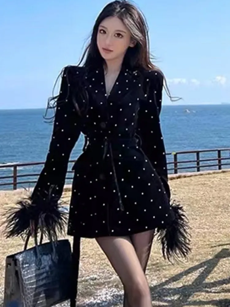 SMTHMA Women's Feather Sleeve Velvet Blazers Coat New Winter Hot Diamond Design With Shoulder Pads Slim Temperament Blazer
SMTHMA Women's Feather Sleeve Velvet Blazers Coat New Winter Hot Diamond Design With Shoulder Pads Slim Temperament Blazer