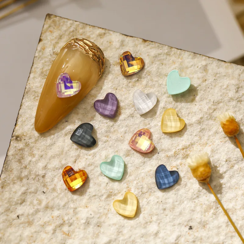 50Pcs/bag Nail art jewelry Crystal Heart resin small love Nail Art Decorations Accessories Nai DIY Decorations For Nail Tips 
50Pcs/bag Nail art jewelry Crystal Heart resin small love Nail Art Decorations Accessories Nai DIY Decorations For Nail Tips