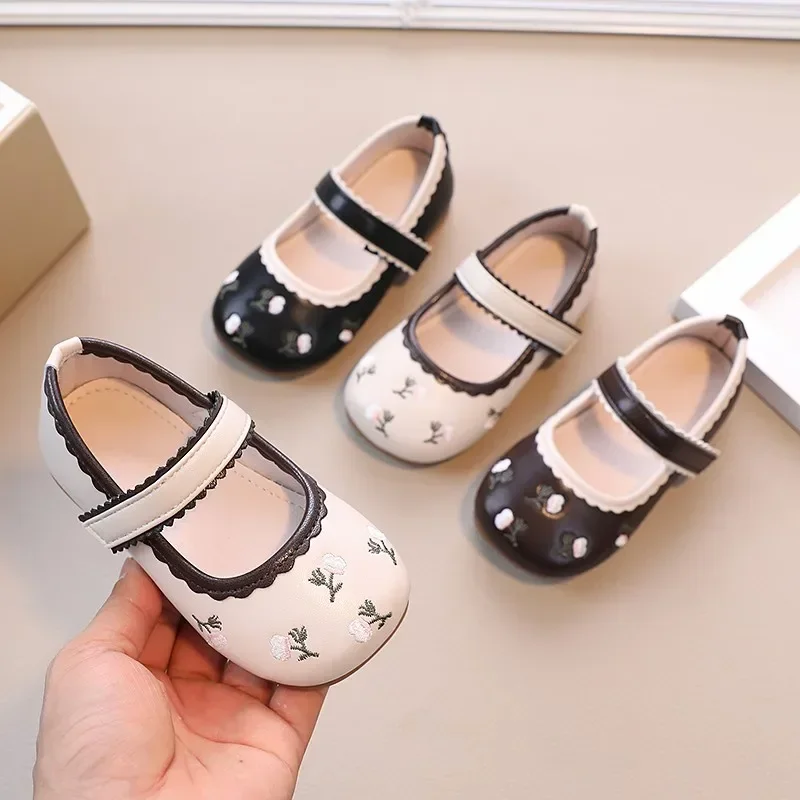 New Baby Girls Leather Shoes Kids Casual Flats Children Retro Embroidery Flowers Sweet Princess Shoes Soft Party Flats Toddler
New Baby Girls Leather Shoes Kids Casual Flats Children Retro Embroidery Flowers Sweet Princess Shoes Soft Party Flats Toddler