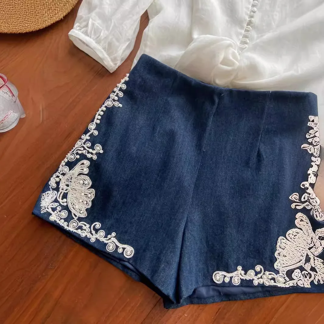 New denim color embroidery plate flower hand seam temperament shorts high quality luxury niche designer brand old money style
New denim color embroidery plate flower hand seam temperament shorts high quality luxury niche designer brand old money style