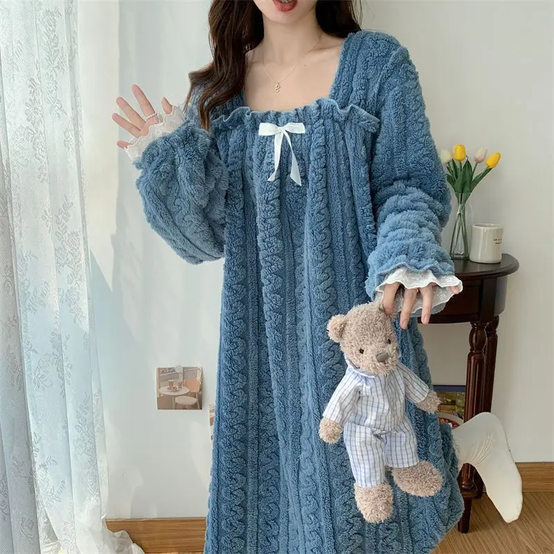 Женская зимняя одежда для сна размера плюс 3XL 4XL, утепленная ночная рубашка из кораллового флиса, домашнее платье, повседневный фланелевый Халат
Женская зимняя одежда для сна размера плюс 3XL 4XL, утепленная ночная рубашка из кораллового флиса, домашнее платье, повседневный фланелевый Халат