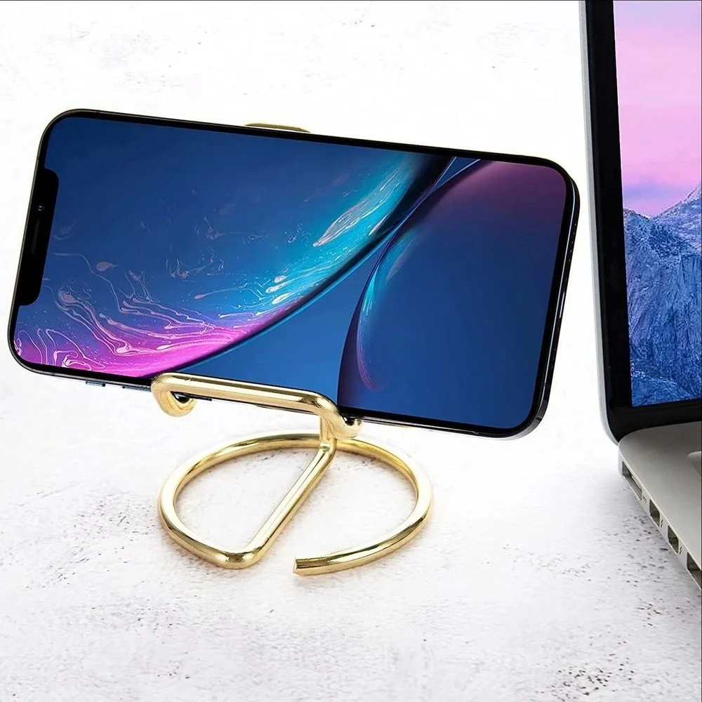 1Pcs Golden Desk Phone Holder Metal Business Card Holders Phone Rack Office Supplies Desk Display Stand Desk Accessories
1Pcs Golden Desk Phone Holder Metal Business Card Holders Phone Rack Office Supplies Desk Display Stand Desk Accessories