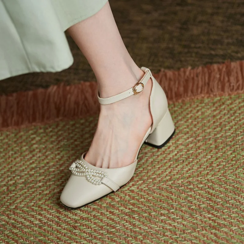 Босоножки женские кожаные на среднем каблуке, низкие сандалии с квадратным носком, Удобные закрытые туфли для девушек, большие размеры, на низком каблуке, бежевые 
Босоножки женские кожаные на среднем каблуке, низкие сандалии с квадратным носком, Удобные закрытые туфли для девушек, большие размеры, на низком каблуке, бежевые