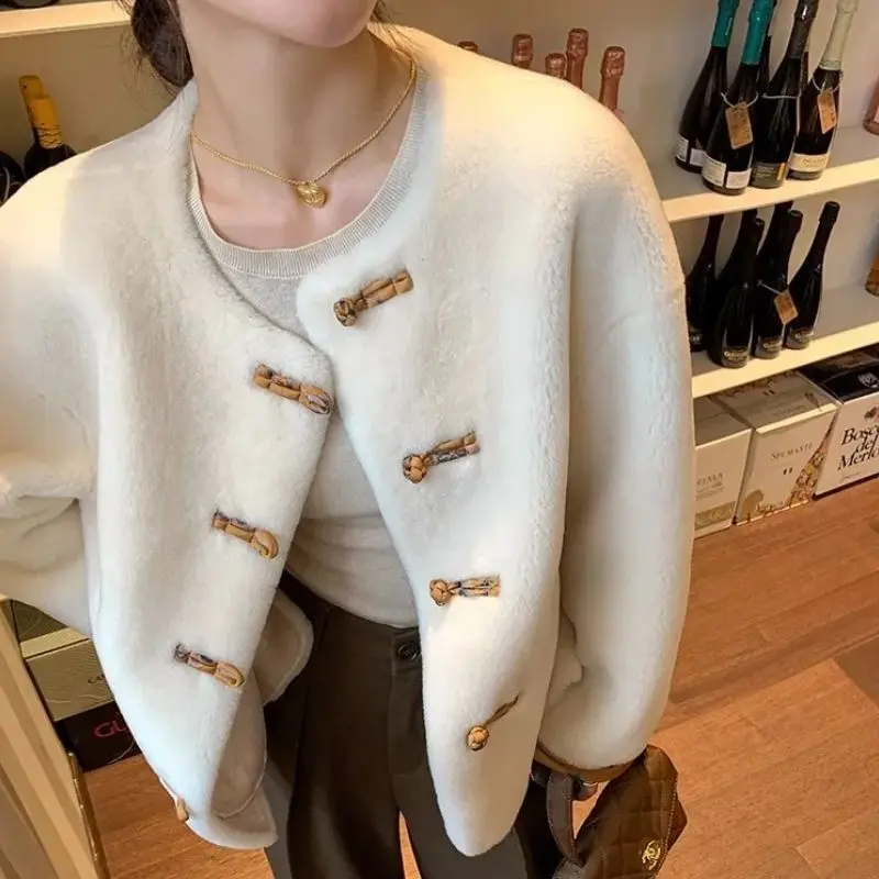 Single Breasted Customized Lamb Fur Grass Women's Coat Granular Flocking Solid Color and Medium Length Round Collar T947
Single Breasted Customized Lamb Fur Grass Women's Coat Granular Flocking Solid Color and Medium Length Round Collar T947