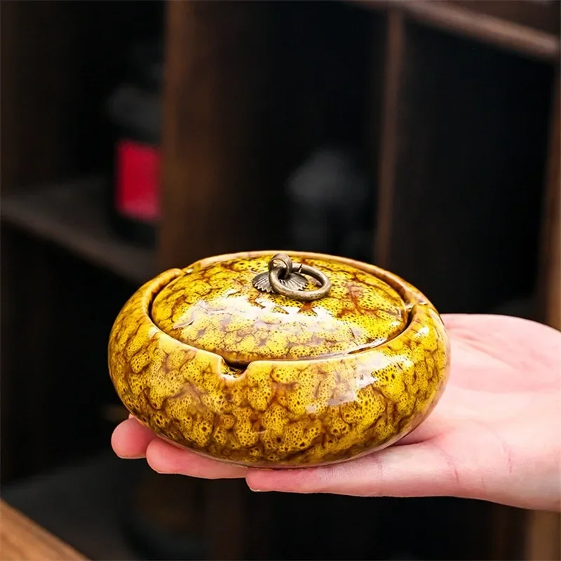 

Round Ceramic Ashtray Living Room Anti Fly Ash with Lid Ashtray Cigar Ashtrays Home Decoration Accessories Send Boyfriend Gift