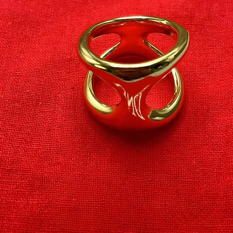 2023 UNode50 европейский и американский Креативный дизайн высокого качества изысканное женское кольцо романтические праздничные ювелирные изделия Подарочная сумка
2023 UNode50 европейский и американский Креативный дизайн высокого качества изысканное женское кольцо романтические праздничные ювелирные изделия Подарочная сумка