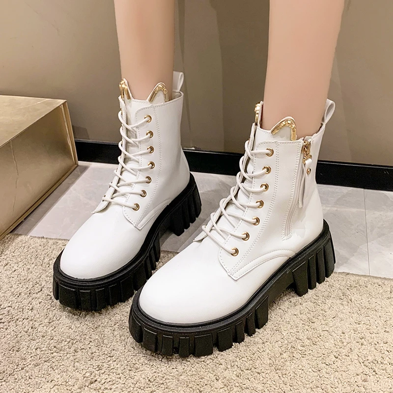 Женские ботильоны на платформе, модные современные ботинки с металлическим украшением, на шнуровке и молнии, женская обувь с круглым носком, 2023
Женские ботильоны на платформе, модные современные ботинки с металлическим украшением, на шнуровке и молнии, женская обувь с круглым носком, 2023