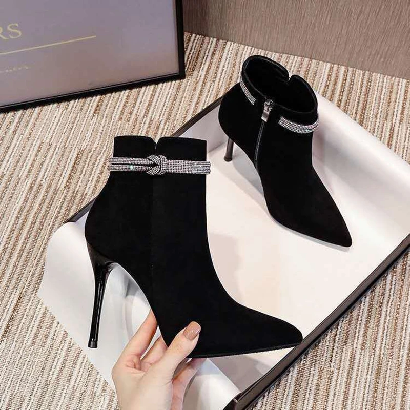 Women's high-heeled boots 2023 spring and autumn new rhinestone shiny fashion pointy boots and suede stiletto shoes
Women's high-heeled boots 2023 spring and autumn new rhinestone shiny fashion pointy boots and suede stiletto shoes