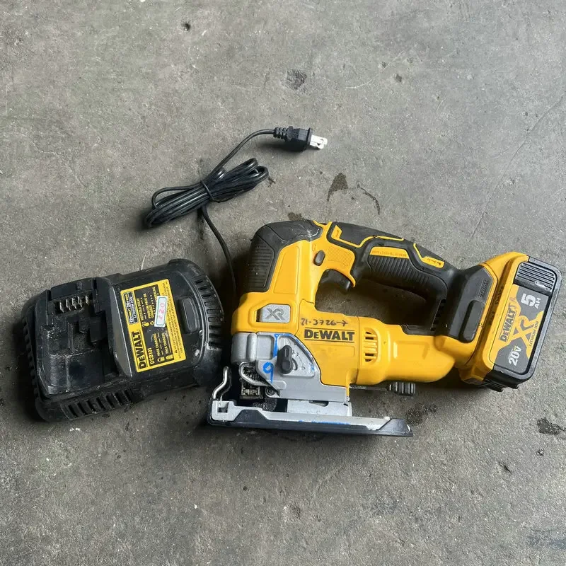 

DeWalt DCS334N 18v XR Cordless Brushless Jigsaw DCS334-5.0Ah-DCB101 SECOND HAND