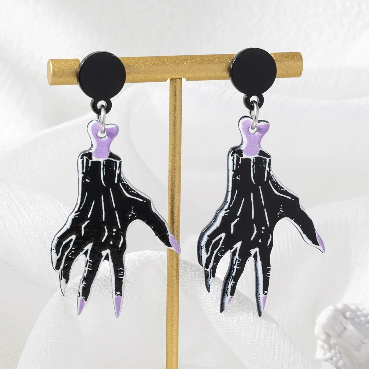 2023 New Acrylic Halloween Black Scary Spider Web Bat Moon Coffin Love Skull Earrings for Women
2023 New Acrylic Halloween Black Scary Spider Web Bat Moon Coffin Love Skull Earrings for Women