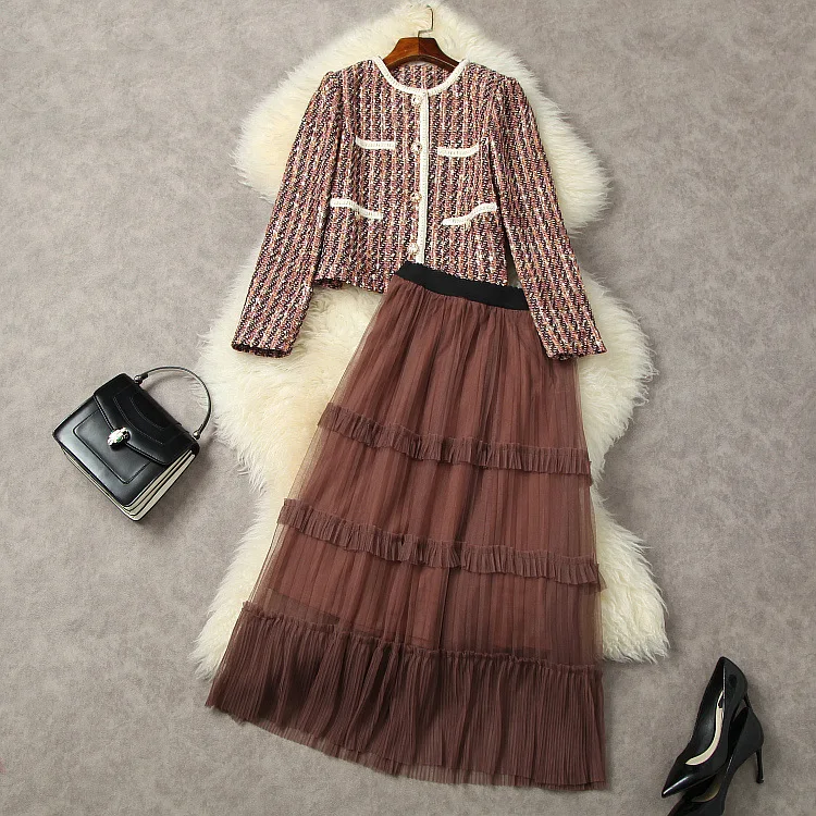 New European and American women's wear for winter 2022 Tweed coat with long sleeve buttons Mesh skirt skirt Fashion suits
New European and American women's wear for winter 2022 Tweed coat with long sleeve buttons Mesh skirt skirt Fashion suits