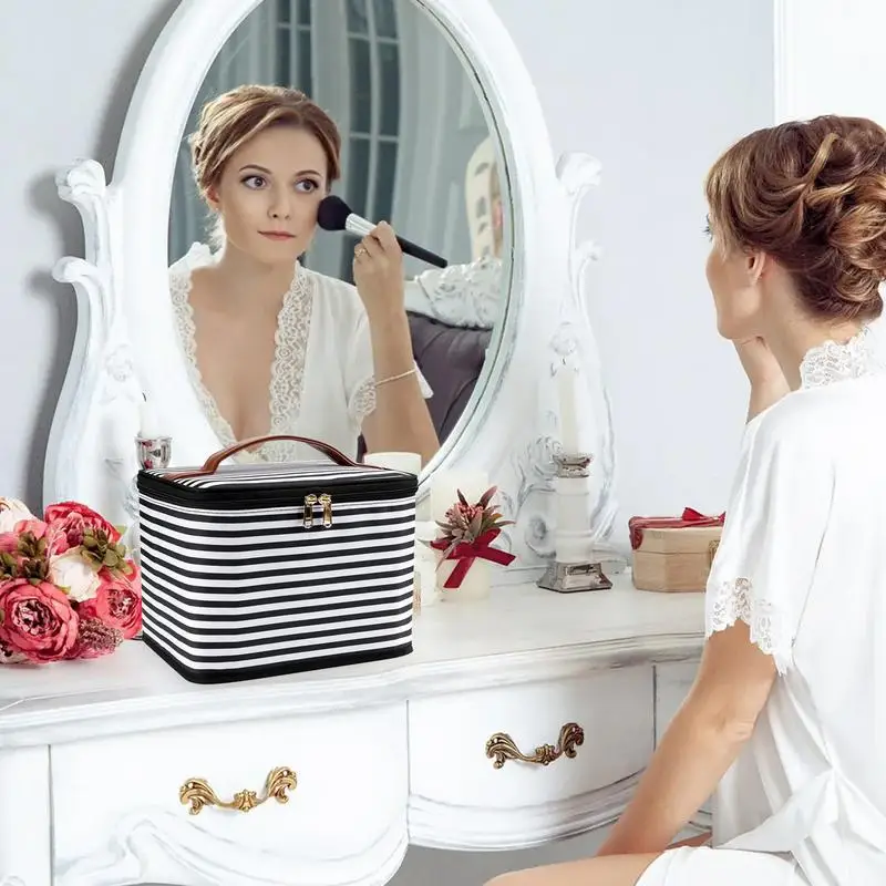 Portable Washable Toiletry Bag With Zipper PU Leather Multifunction Toiletry Kit Bag Zipper Pouch With Multiple Compartments
Portable Washable Toiletry Bag With Zipper PU Leather Multifunction Toiletry Kit Bag Zipper Pouch With Multiple Compartments