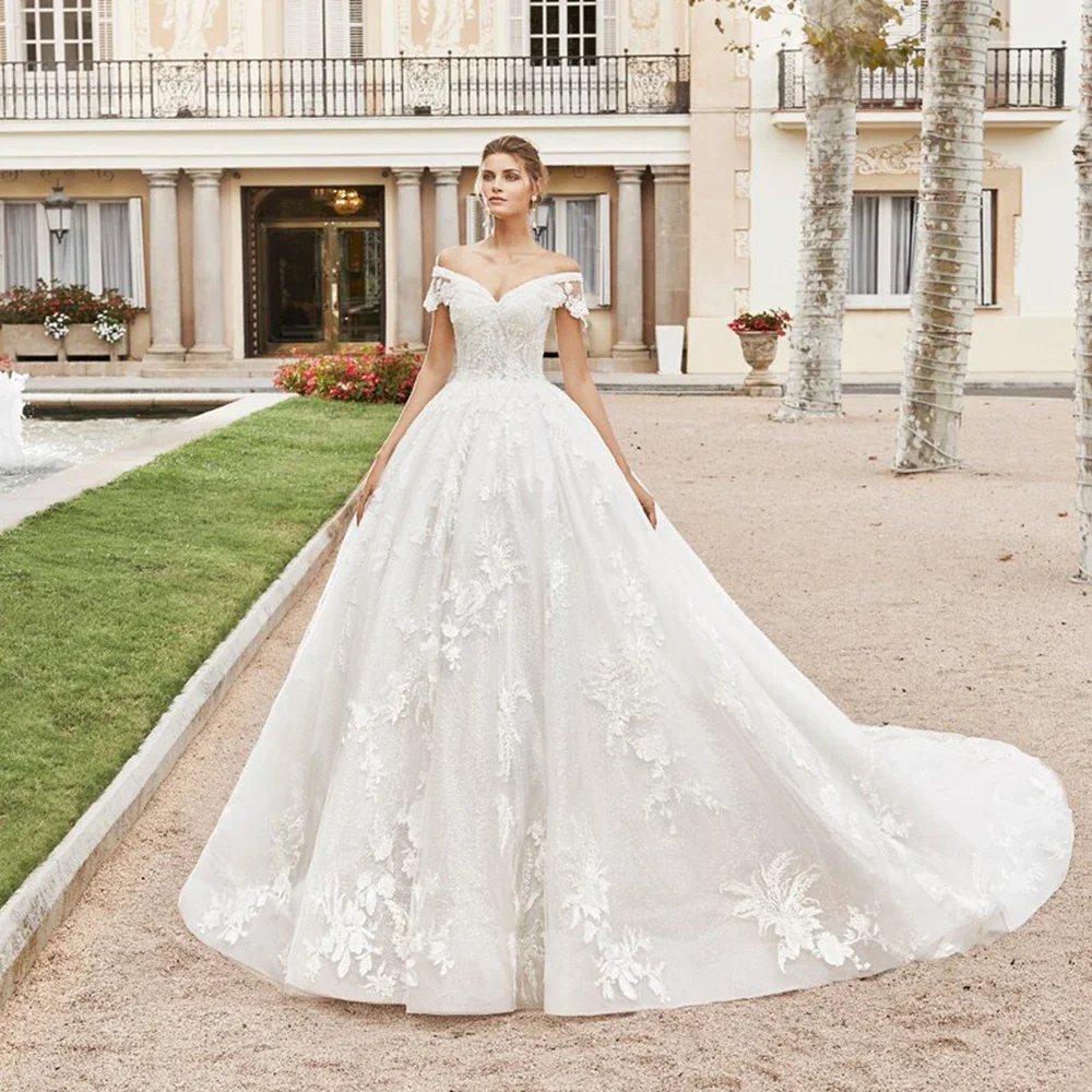 

Exquisite White Wedding Dresses V-Neck Off The Shoulder Ball Gown Bride Dress Lace Appliques Tulle Chapel Train Bridal