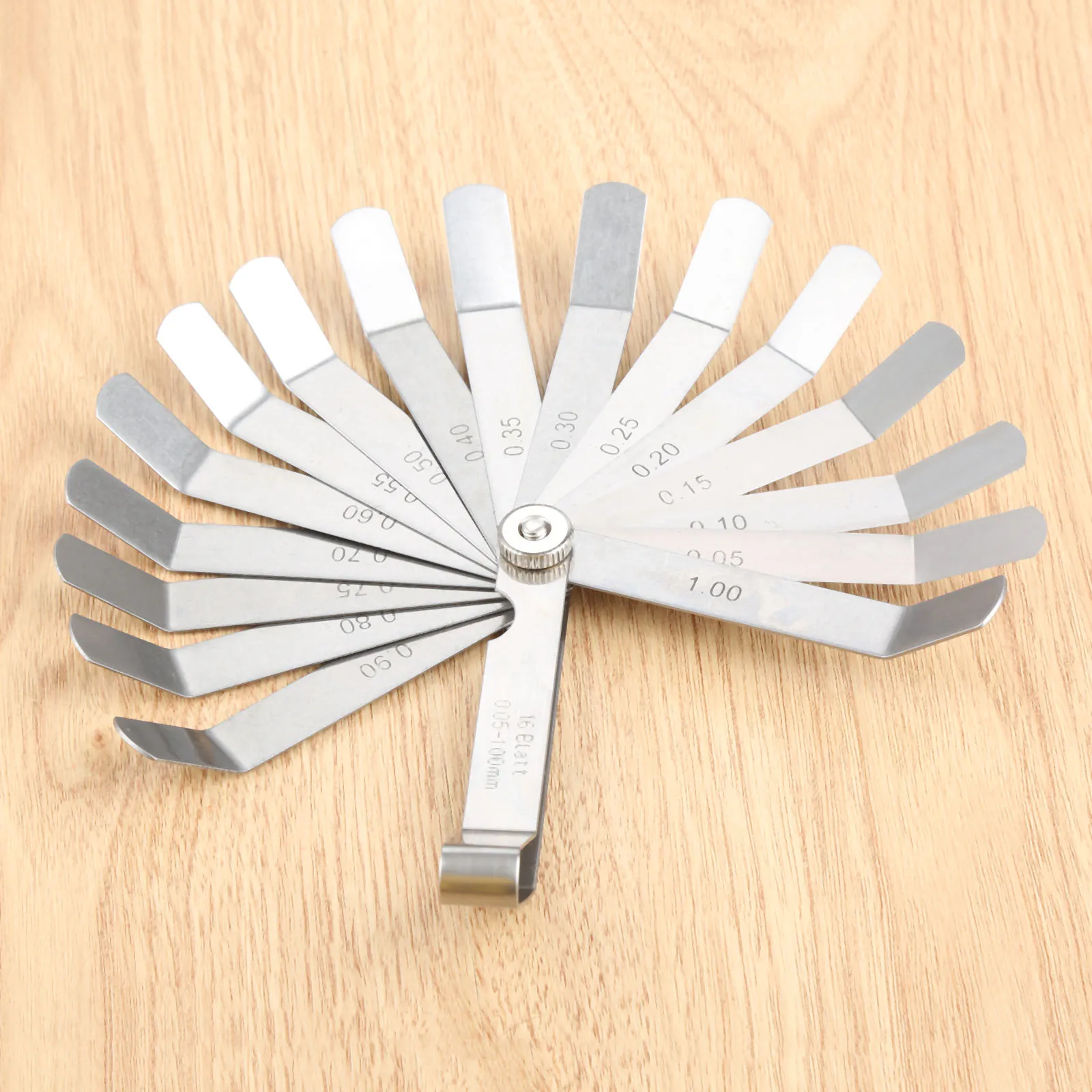 1Pc Silver Feeler Gauge with 16 Blades Metric Measure Hand Tool 0.05-1mm Carbon Steel Gap Filler Thickness Gage Measuring Tools
1Pc Silver Feeler Gauge with 16 Blades Metric Measure Hand Tool 0.05-1mm Carbon Steel Gap Filler Thickness Gage Measuring Tools