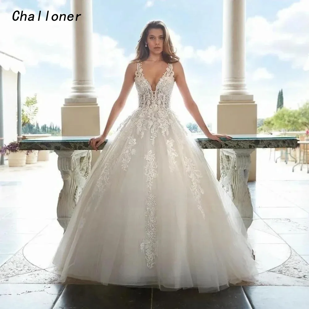 Challoner Modern V-Neck Wedding Dress Sleeveless Appliques Floor Length Tulle Bridal Ball Gown Illusion Vestidos De Novia New
Challoner Modern V-Neck Wedding Dress Sleeveless Appliques Floor Length Tulle Bridal Ball Gown Illusion Vestidos De Novia New