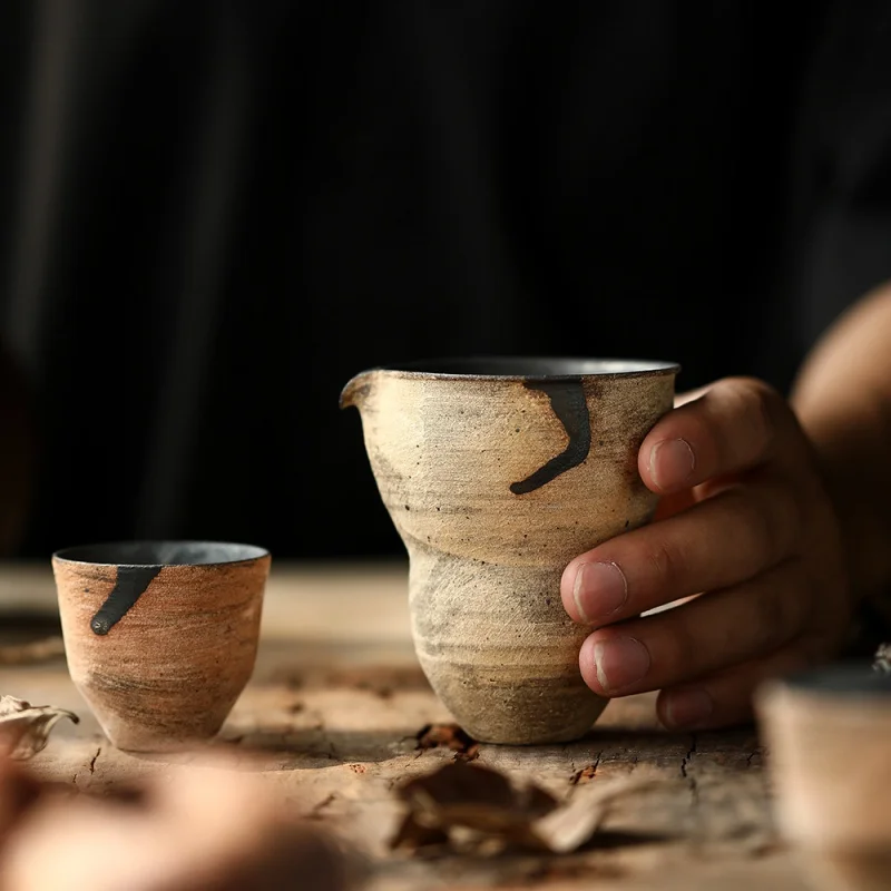 Pottery Works Series Flowing Her Gourd Ceramic Tea Pitcher Stoneware Silent Wind Fair Cup Metal Black Minimalist
Pottery Works Series Flowing Her Gourd Ceramic Tea Pitcher Stoneware Silent Wind Fair Cup Metal Black Minimalist