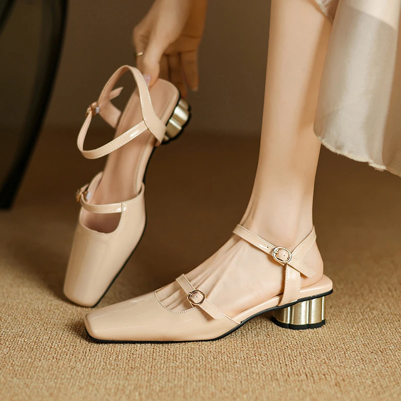 New 2024 Women Slingback Sandals Square Toe 3.5cm Block Heels Patent Leather Buckle Straps Classic Vintage Pumps Big Size 33-43
New 2024 Women Slingback Sandals Square Toe 3.5cm Block Heels Patent Leather Buckle Straps Classic Vintage Pumps Big Size 33-43