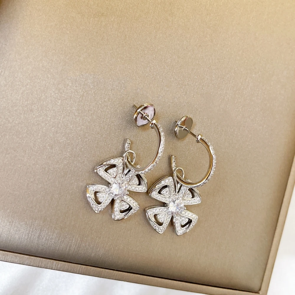 

Four-Petal Flower Earrings Zircon Inlaid Luxury Delicate Sparkle Beautiful High-Quality Valentine'S Day Gift