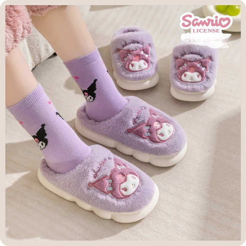 Sanrio Мультяшные хлопковые тапочки Kawaii Kuromi Melody Детские Зимние Нескользящие на толстой подошве теплые домашние тапочки для родителей и детей
Sanrio Мультяшные хлопковые тапочки Kawaii Kuromi Melody Детские Зимние Нескользящие на толстой подошве теплые домашние тапочки для родителей и детей