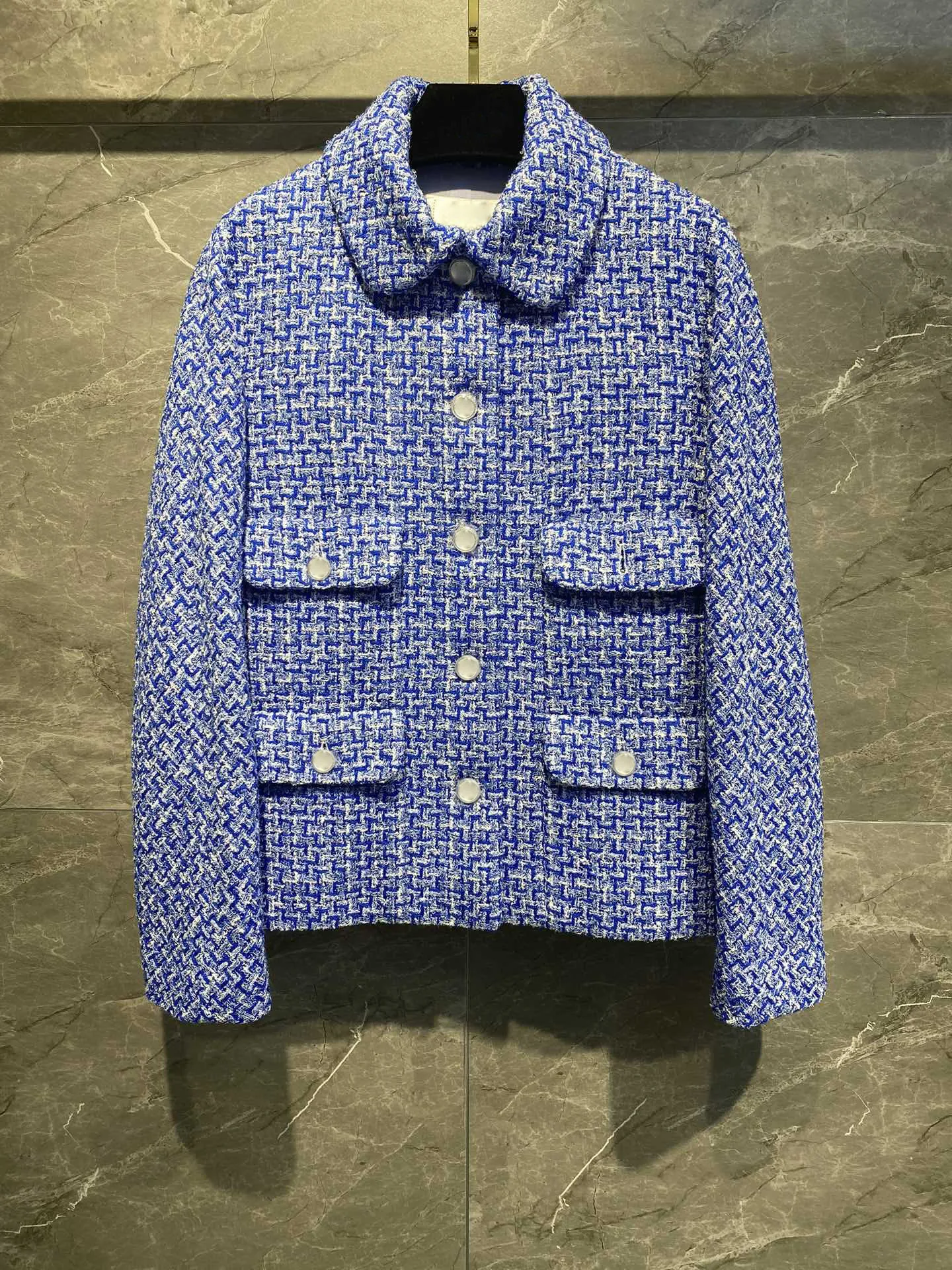 Coat four-pocket decorative design silk lining three-dimensional tailoring version 2023 autumn new hot
Coat four-pocket decorative design silk lining three-dimensional tailoring version 2023 autumn new hot