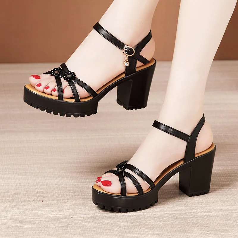 High Heels Thick Heels Sandals for Women's 2024 Summer New Thick Sole Waterproof Platform with Large Size 4143 Open Toe Sandals
High Heels Thick Heels Sandals for Women's 2024 Summer New Thick Sole Waterproof Platform with Large Size 4143 Open Toe Sandals
