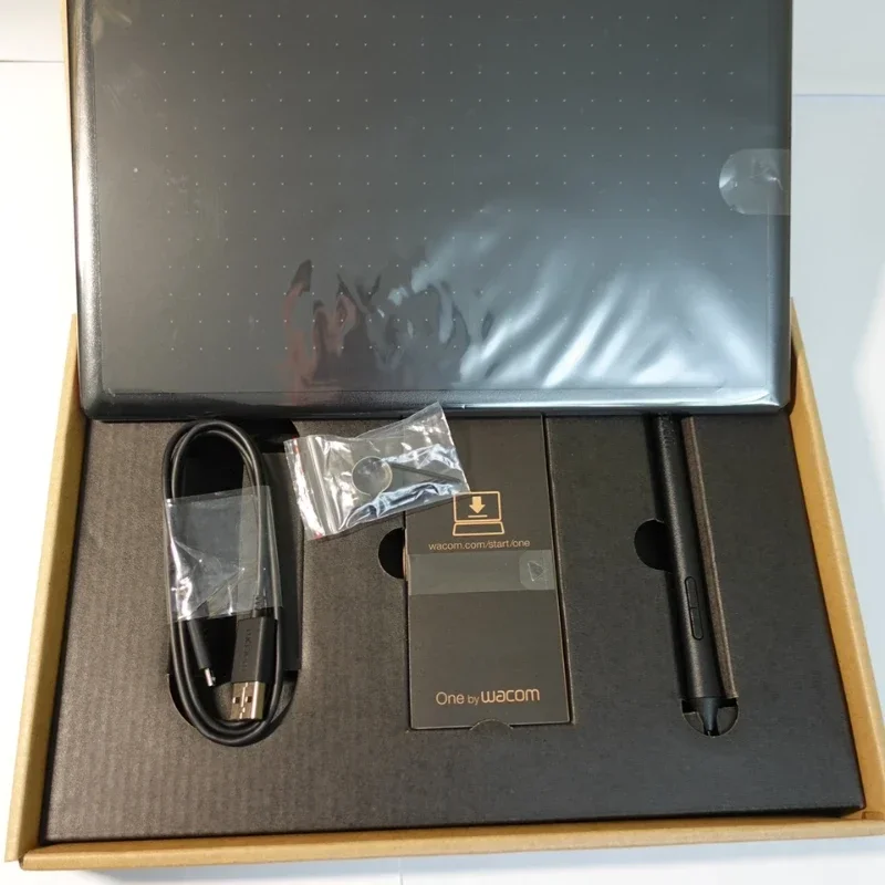 Digital Panel Ctl672 Graphics Tablet Computer Drawing Pen Tablet Online Class Anime Ps Hand-Painted Cartoon Mat
Digital Panel Ctl672 Graphics Tablet Computer Drawing Pen Tablet Online Class Anime Ps Hand-Painted Cartoon Mat