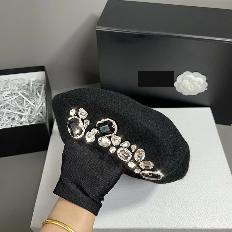 Women winter Beret Soft Wool With Luxury Rhinestone Decoration Fashion Keep Warm Hat Beret For Girls chapeau femme
Women winter Beret Soft Wool With Luxury Rhinestone Decoration Fashion Keep Warm Hat Beret For Girls chapeau femme