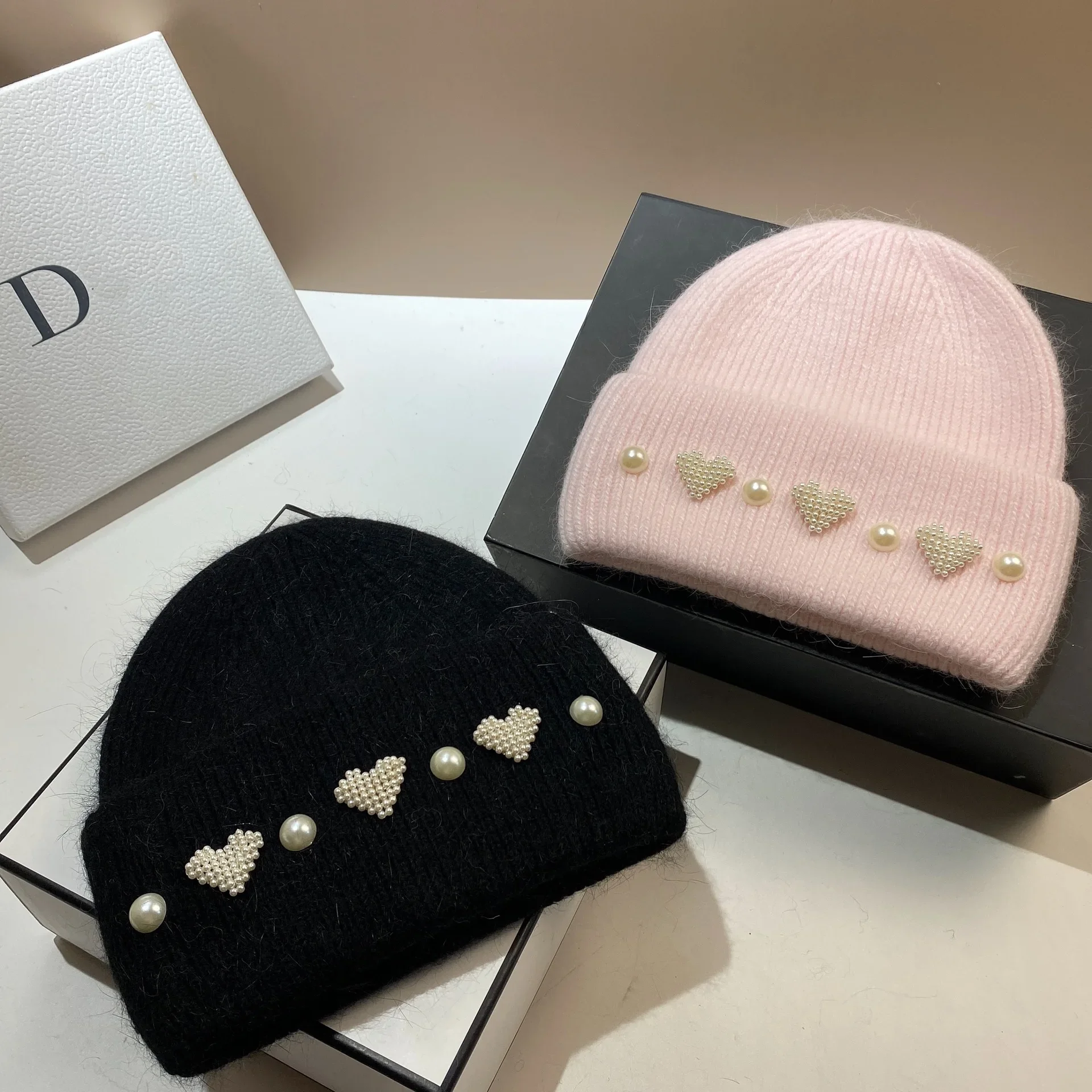 Luxury Brand Xiaoxiangfeng Pearl Love Knitted Hat Autumn and Winter Sweet Aging Rabbit Hair Knitted Hat Warm Double Fold Edition
Luxury Brand Xiaoxiangfeng Pearl Love Knitted Hat Autumn and Winter Sweet Aging Rabbit Hair Knitted Hat Warm Double Fold Edition