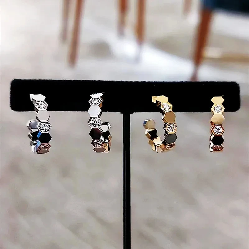 Paris High Quality 925 Sliver Rose Gold With Zircon Honeycomb Earrings For Women BEE MY LOVE
Paris High Quality 925 Sliver Rose Gold With Zircon Honeycomb Earrings For Women BEE MY LOVE