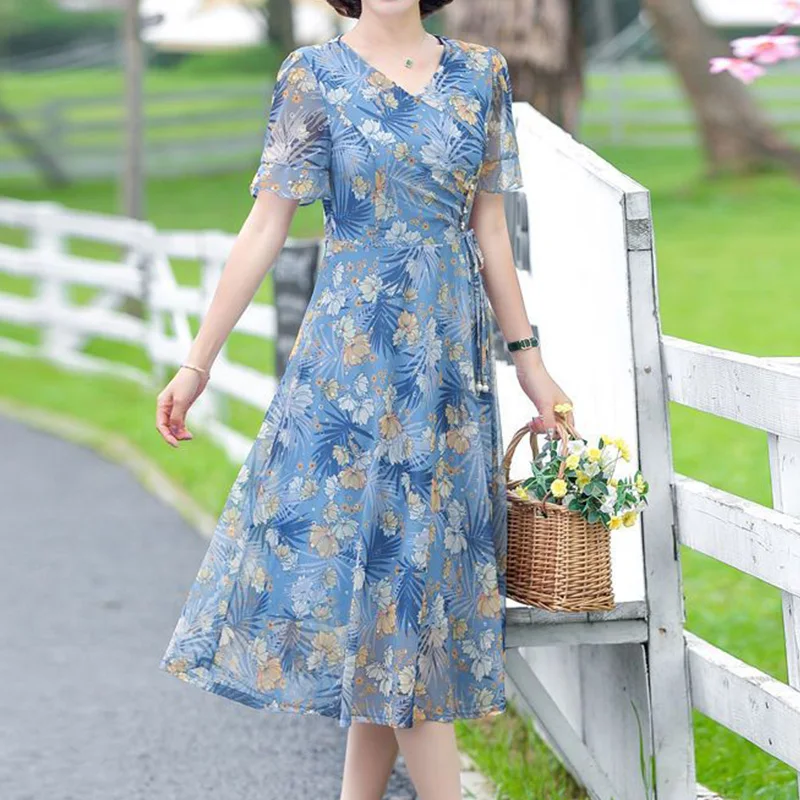 Summer clothes New V-Neck lacing Short Sleeve Vacation Floral Printed Net yarn Small decoration A-line midi-Calf Dress for Women
Summer clothes New V-Neck lacing Short Sleeve Vacation Floral Printed Net yarn Small decoration A-line midi-Calf Dress for Women