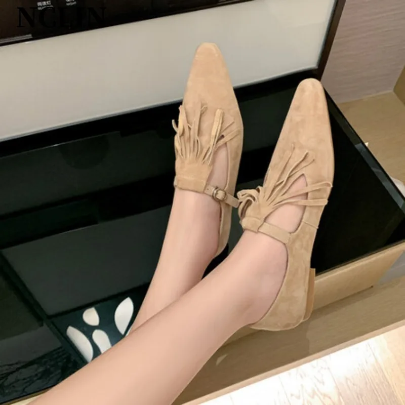 2024 New Kid Suede Low Heel Pointed toe Single Shoes for Women Spring Shallow Buckle Strap Design Ribbon Flat Heel Women's Shoes 
2024 New Kid Suede Low Heel Pointed toe Single Shoes for Women Spring Shallow Buckle Strap Design Ribbon Flat Heel Women's Shoes