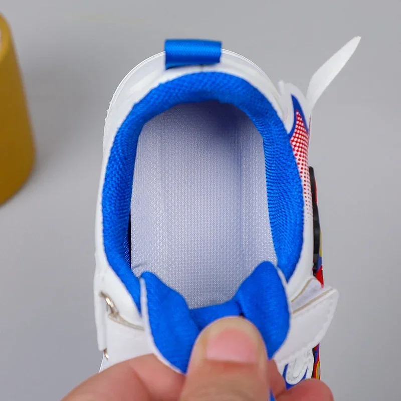 أحذية رياضية للبنات 2023 أحذية رياضية كاجوال جلدية جديدة للأطفال أحذية رياضية متوسطة وكبيرة على شكل سبايدر مان للأولاد أحذية رياضية للبنات 2023 أحذية رياضية كاجوال جلدية جديدة للأطفال أحذية رياضية متوسطة وكبيرة على شكل سبايدر مان للأولاد